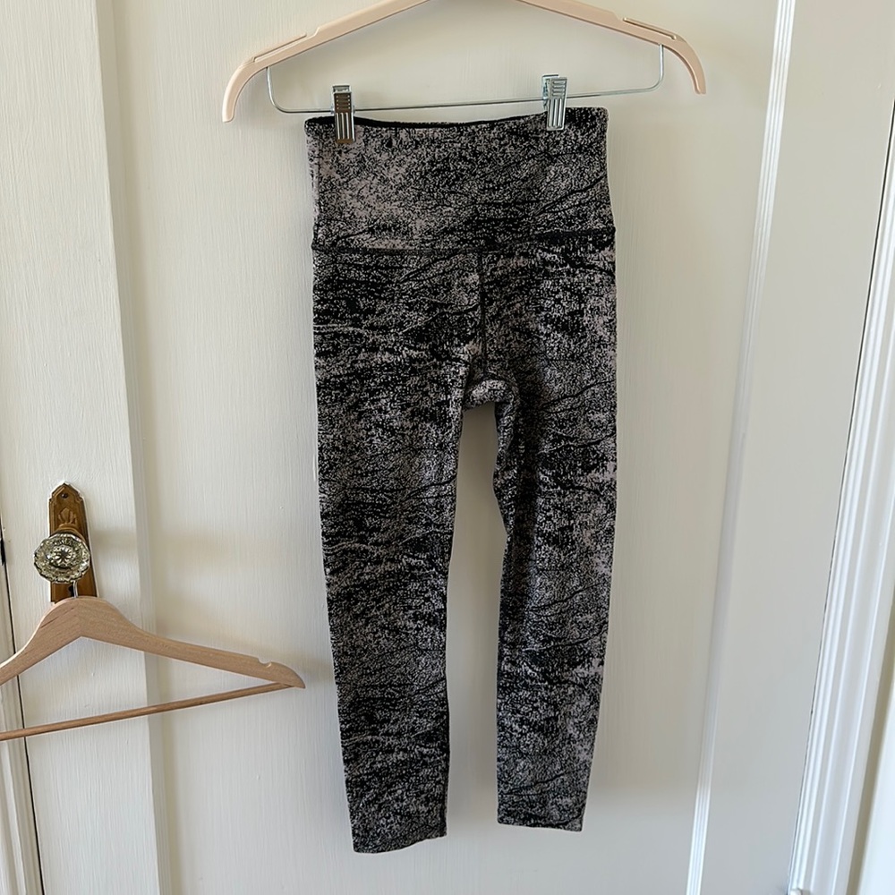 Athleta Black and white textured workout leggings